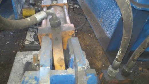 A0002796-连杆液压缸 (DANIELI) (轧材精整区尾部剪切机) 40x28x43.2 毫米缩略图